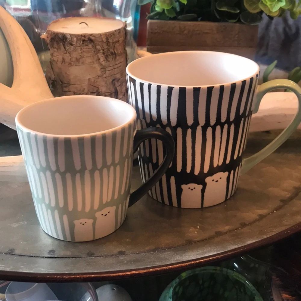 Rare Starbucks 2016 Polar Bear Mug Set